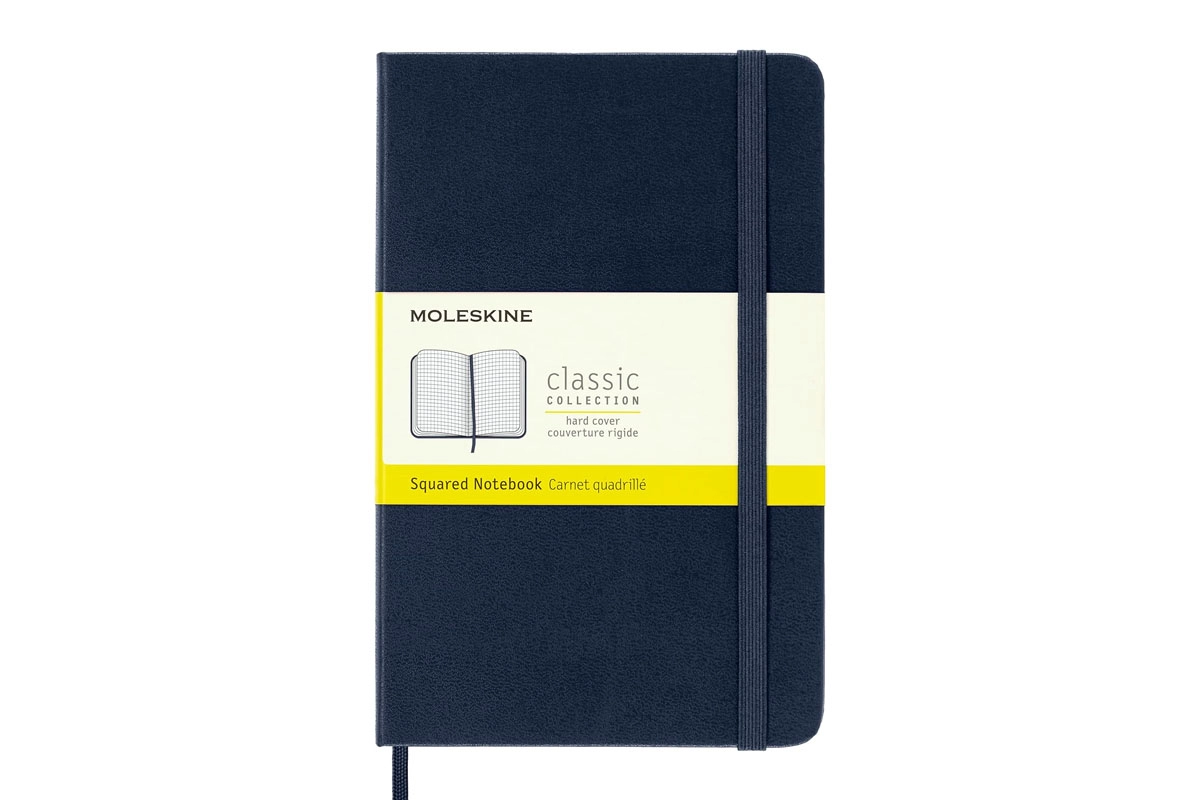 Een Moleskine Classic Squared Hardcover Notebook Medium Sapphire Blue koop je bij Moleskine.nl